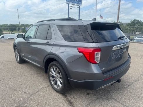 Used 2022 Ford Explorer XLT w/ Equipment Group 202A AWD/4WD image 5