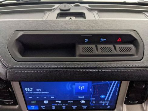 Certified 2025 Ford Bronco Outer Banks AWD/4WD image 9