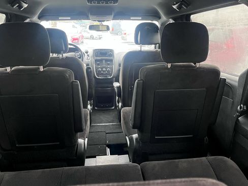 Used 2017 Dodge Grand Caravan SE image 26