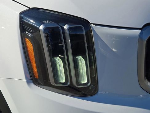 Used 2023 Kia Telluride EX w/ EX Captain's Chair Package image 5