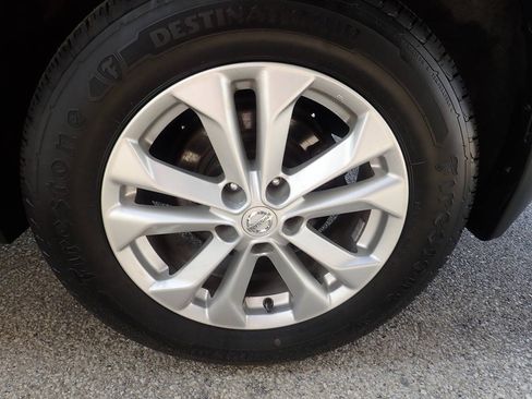 Used 2016 Nissan Rogue SV w/ SV Premium Package AWD/4WD image 38