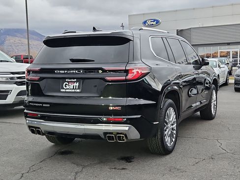 Used 2024 GMC Acadia Denali image 3
