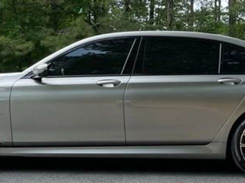 Used 2020 BMW 750i xDrive AWD/4WD image 4