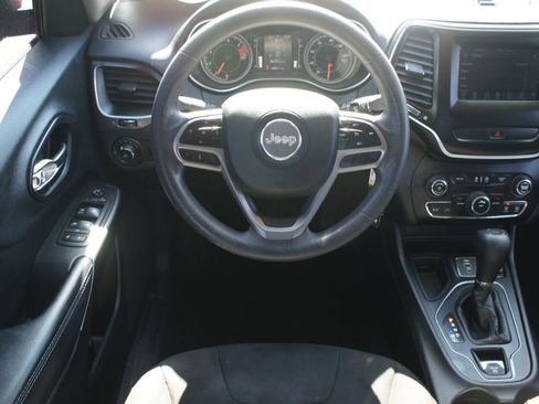 Used 2019 Jeep Cherokee Latitude w/ Popular Appearance Group image 5