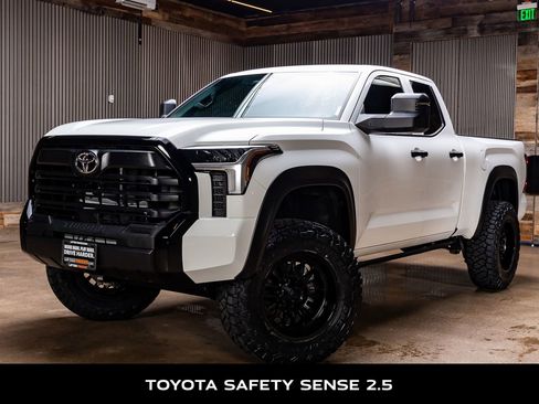 Used 2025 Toyota Tundra SR w/ SR Tow Package AWD/4WD image 5