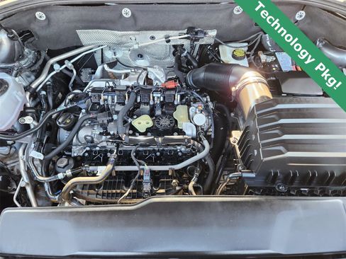 Used 2025 Volkswagen Atlas SE image 31