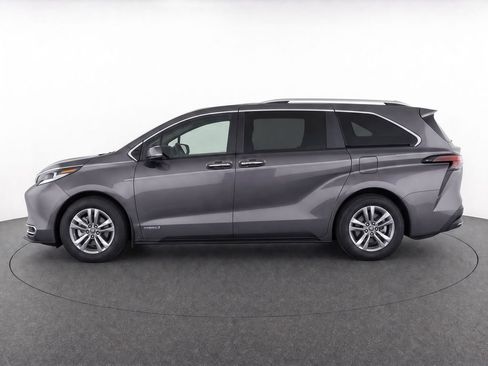 Used 2021 Toyota Sienna Platinum AWD/4WD image 25