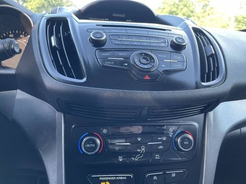Used 2017 Ford Escape SE AWD/4WD image 15