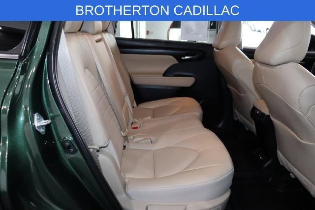 Used 2025 Toyota Highlander XLE AWD/4WD image 32