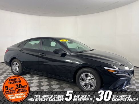 Used 2024 Hyundai Elantra SE FWD image 2