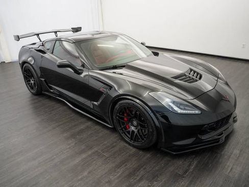 Used 2015 Chevrolet Corvette Z06 w/ 3LZ Preferred Equipment Group RWD image 2