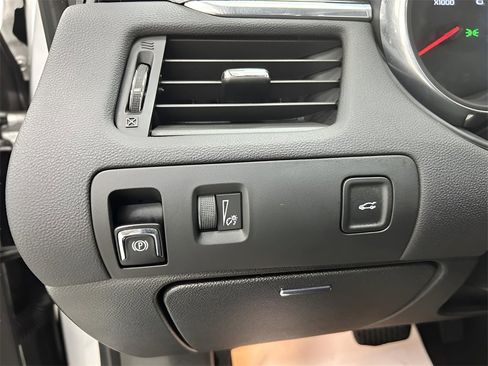 Used 2018 Chevrolet Impala LT image 15