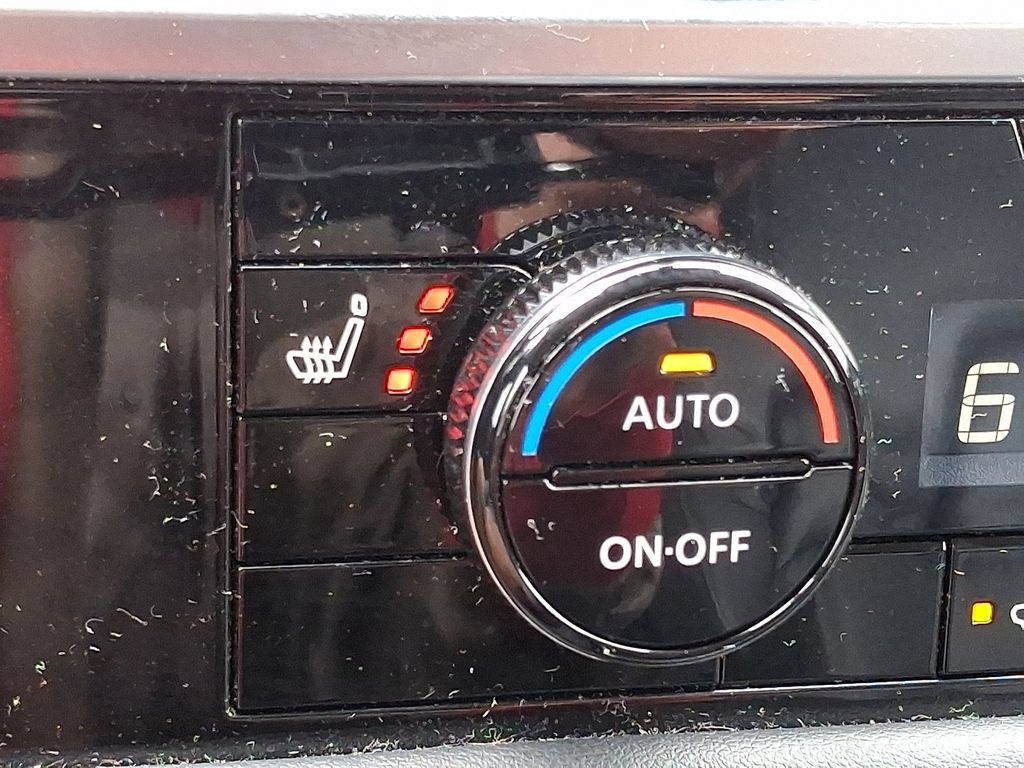 Used 2025 Nissan Pathfinder SL AWD/4WD image 25