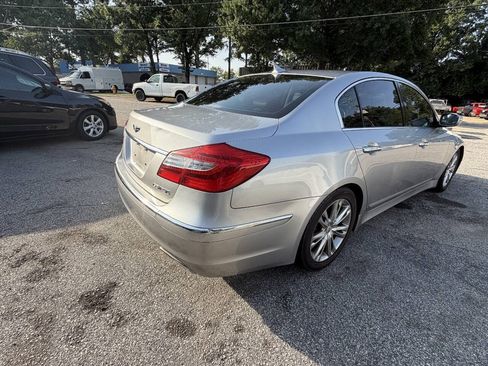 Used 2012 Hyundai Genesis 3.8 w/ Premium Pkg RWD image 5