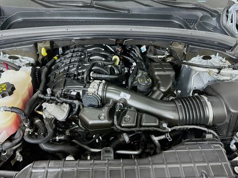 Used 2023 Jeep Grand Cherokee L Limited w/ Black Appearance Package image 35