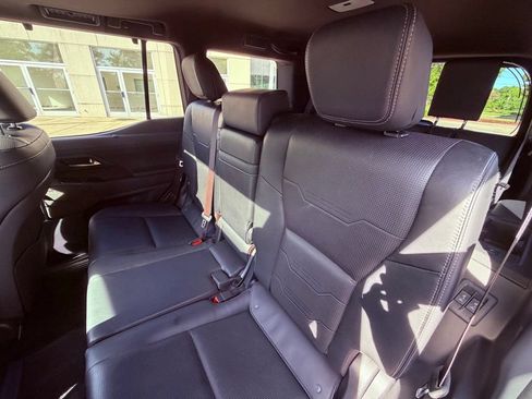 Certified 2024 Lexus GX 550 w/ Accessory Package (Z1) AWD/4WD image 18