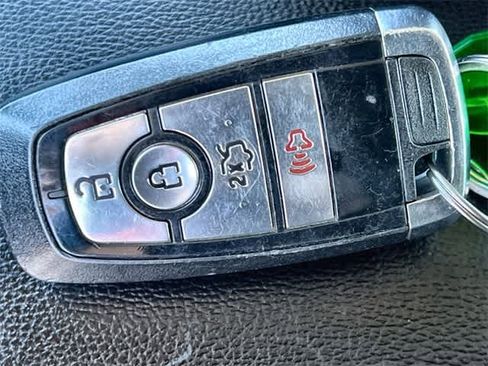 Used 2020 Ford Fusion SE image 21