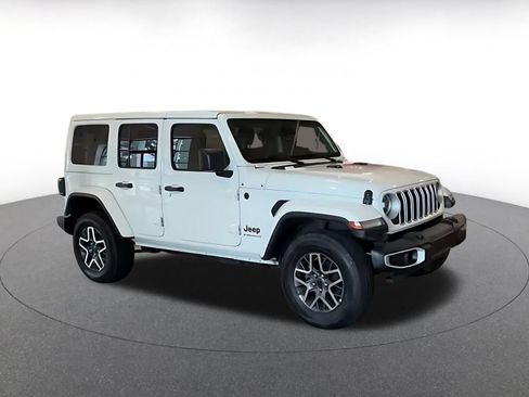 Used 2025 Jeep Wrangler Unlimited Sahara AWD/4WD image 2