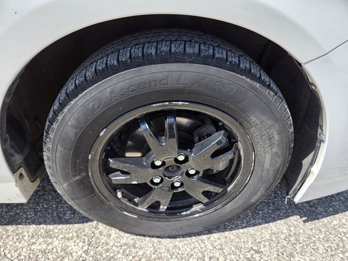 Used 2012 Toyota Prius Three w/ Solar Roof Pkg image 9