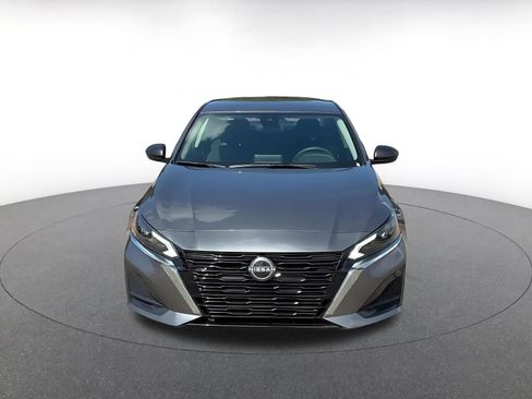 Used 2025 Nissan Altima 2.5 SV FWD image 4