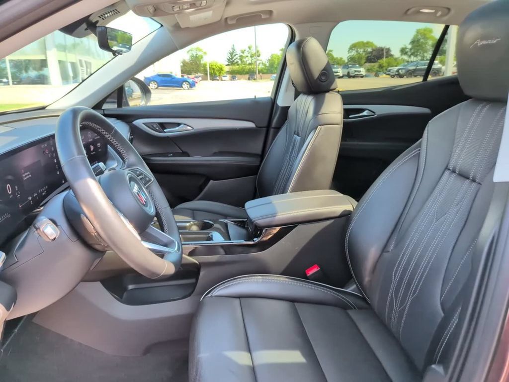 Used 2024 Buick Envision Avenir AWD/4WD image 17