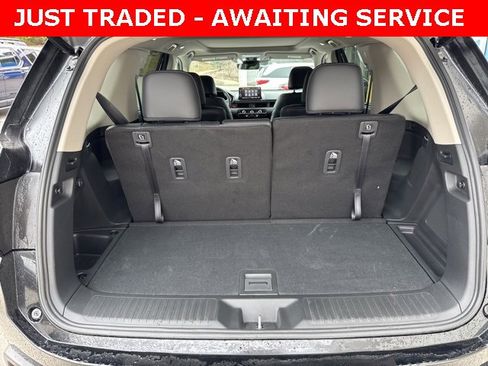 Used 2025 Honda Pilot Touring image 11