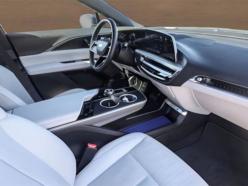 Certified 2024 Cadillac Lyriq Luxury image 27