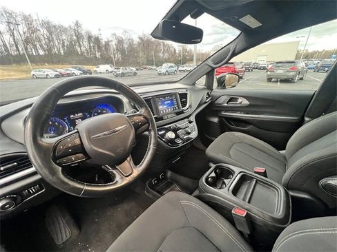 Used 2019 Chrysler Pacifica Touring Plus w/ S Appearance Package image 9