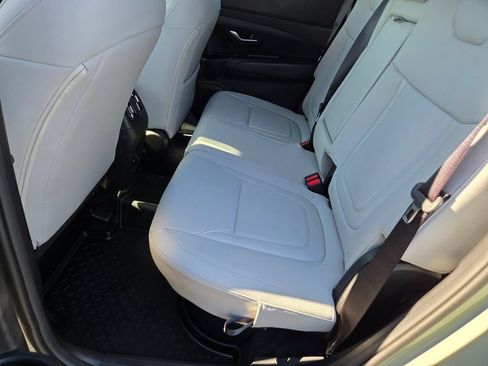 Used 2025 Hyundai Santa Cruz SEL FWD image 11