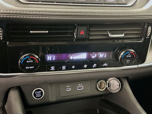 Used 2023 Nissan Rogue SV image 23