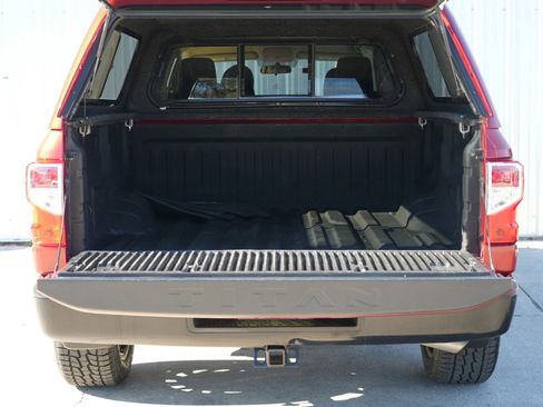 Used 2017 Nissan Titan S image 8