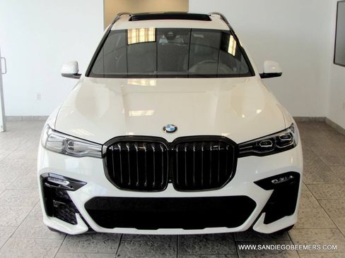 Used 2022 BMW X7 xDrive40i w/ M Sport Package AWD/4WD image 10