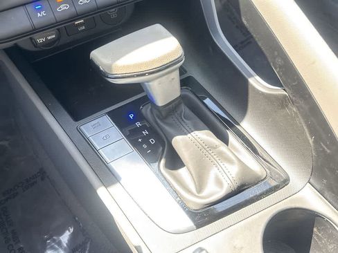 Used 2025 Hyundai Elantra SE FWD image 20