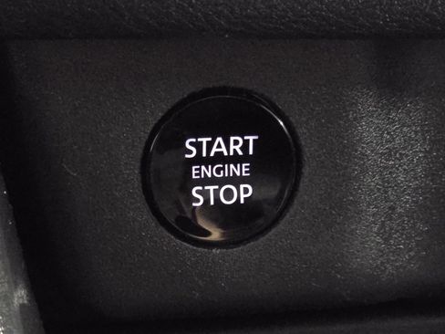 Used 2024 Nissan Rogue SV image 28