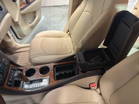 Used 2011 Buick Enclave CXL w/ Trailering Provision Package FWD image 18