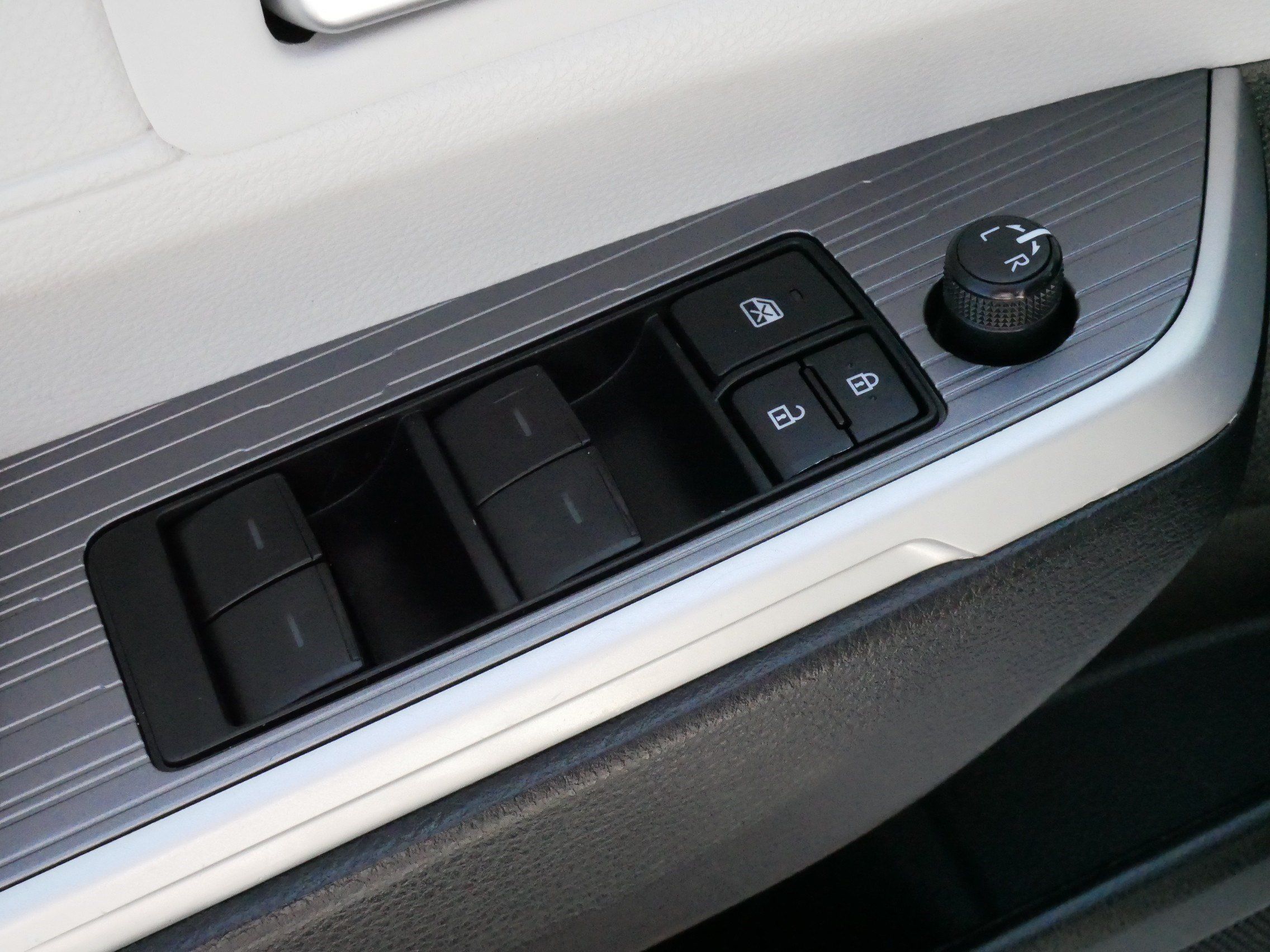 Certified 2025 Toyota Sienna XLE FWD image 18