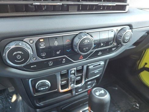 Used 2024 Jeep Wrangler Sahara image 25