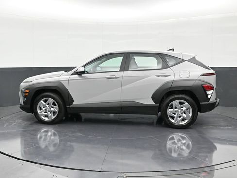 Used 2026 Hyundai Kona SE image 2