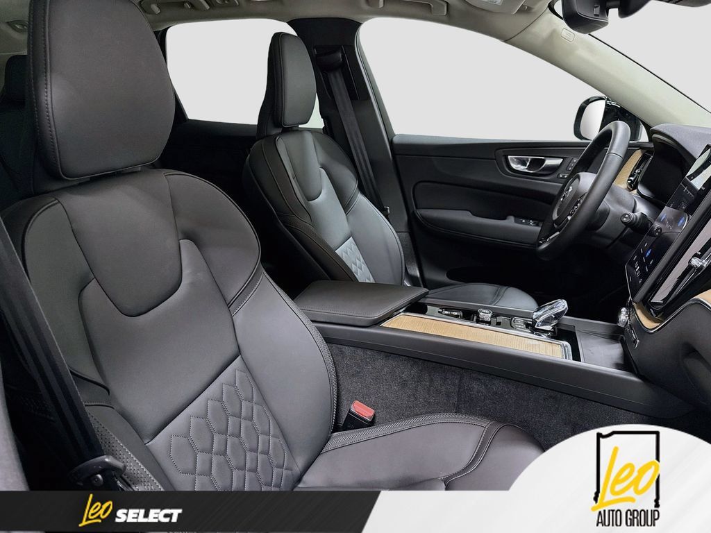 Used 2026 Volvo XC60 B5 Core AWD/4WD image 31