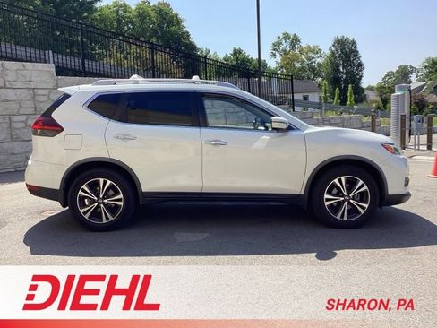 Used 2019 Nissan Rogue SV w/ Premium Package FWD image 8
