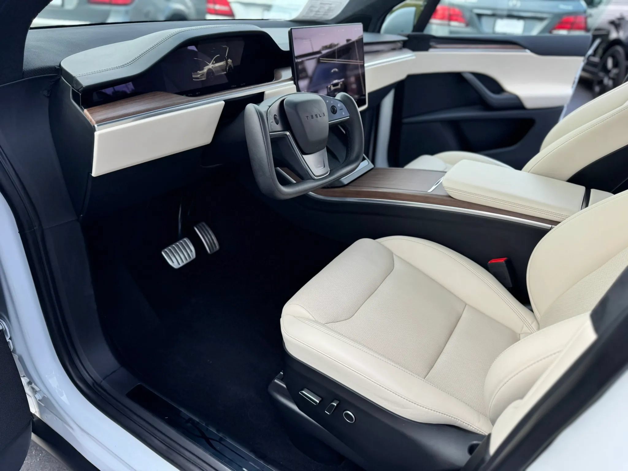 Used 2022 Tesla Model X AWD/4WD image 9
