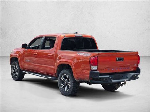 Used 2017 Toyota Tacoma TRD Sport AWD/4WD image 7