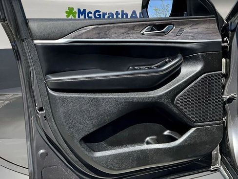 Used 2023 Jeep Grand Cherokee L Limited image 20