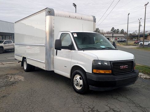 Used 2018 GMC Savana 3500 Extended w/ Driver Convenience Package image 3