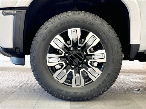 New 2026 GMC Sierra 2500 Denali w/ Denali Reserve Package image 14