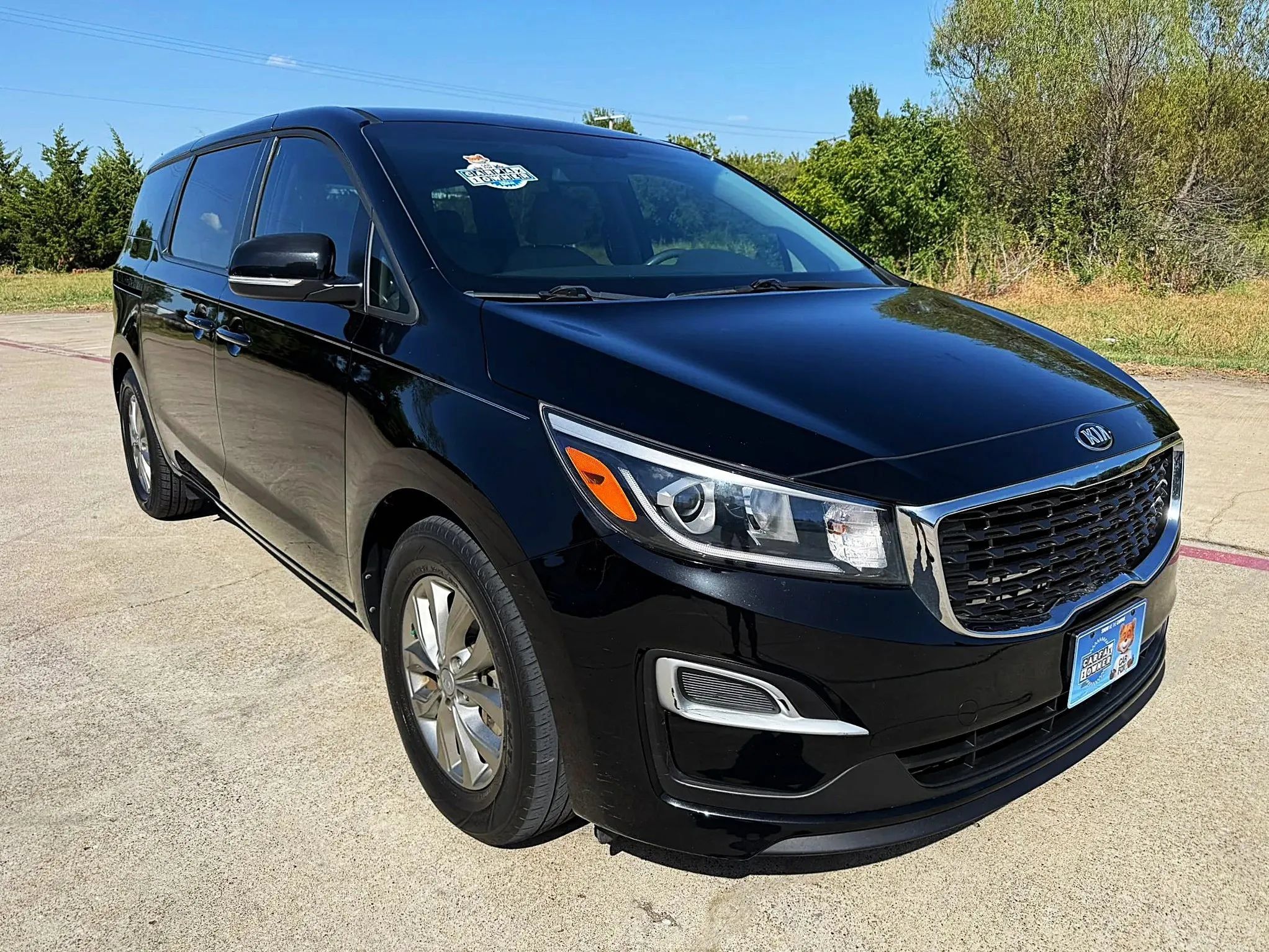 Used 2019 Kia Sedona LX FWD image 2