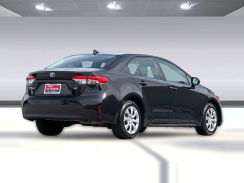 Used 2024 Toyota Corolla LE image 3