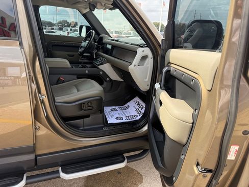 Used 2020 Land Rover Defender 110 First Edition image 16