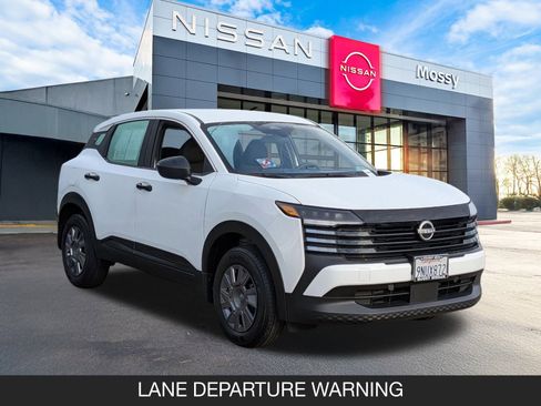 Certified 2025 Nissan Kicks S image 2