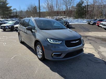 Used 2023 Chrysler Pacifica Touring-L